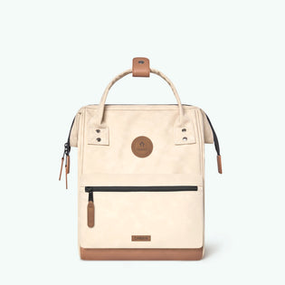 Andenne Beige - S - Rucksack -  One pocket Bei Cabaia findest du PETA vegan zertifizierte, raffinierte Rucksäcke, Taschen, Mützen, Reiseaccesoires und Socken für Erwachsene und Kinder. Lebenslange Garantie & nachhaltige Produktion. Schnelle Lieferung.